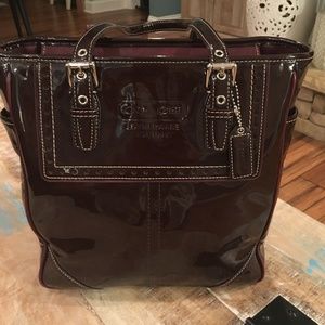 *COACH Burgundy Patent Leather Handbag*LIKE NEW!!!